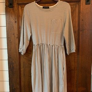 Black/white dress. Amazon wardrobe.